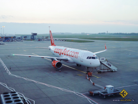 Airbus A320-214